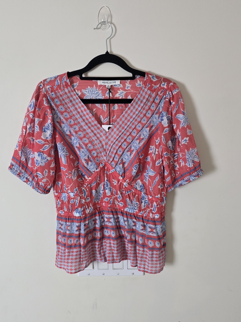 Rose + Olive Red/Blue/White Floral V-Neck Smocked Waist Short Sleeve Blouse XS
